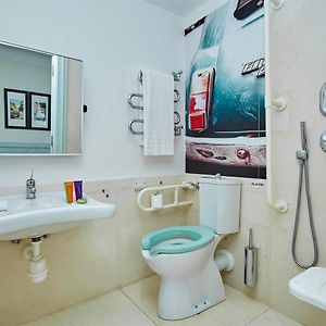 Standaard Kamer met Rolstoeltoegankelijkheid met een Queen Size Bed